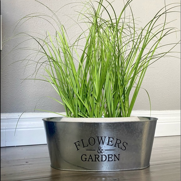 Spring Decor Planter (3) Metal Tins Rustic Farmhouse Vintage flowers & Garden - Picture 5 of 5